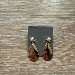 Elegant Gold and Pearl Drop Earrings